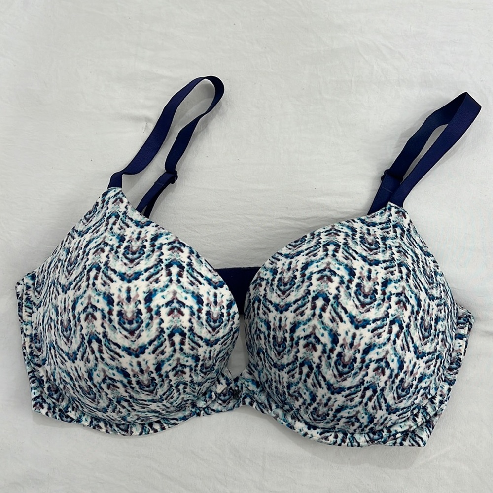 Victoria’s Secret 36 double D plunge bra. Never worn. Blue white violet print